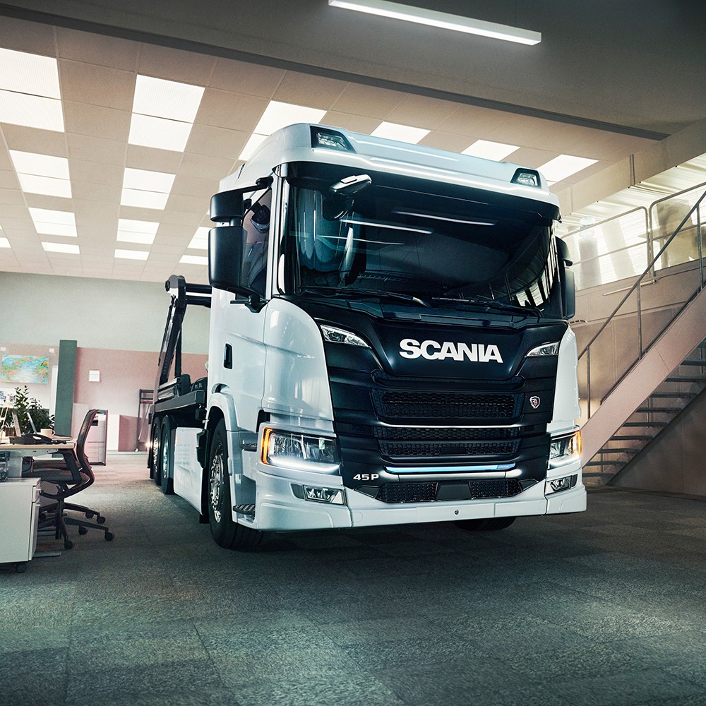 Scania BEV in an office landscape